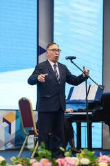 Аким Павлодарской области Асаин Байханов поздравил Торайгыров университет с 65-летием