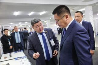 Аким Павлодарской области Асаин Байханов поздравил Торайгыров университет с 65-летием