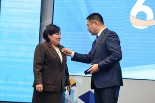 Аким Павлодарской области Асаин Байханов поздравил Торайгыров университет с 65-летием