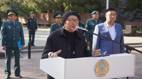 В Алматы тридцать призывников отправились служить в Десантно-штурмовые войска