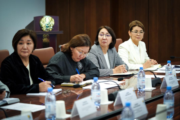 Государство и НПО объединяют усилия для защиты прав и интересов детей в Казахстане