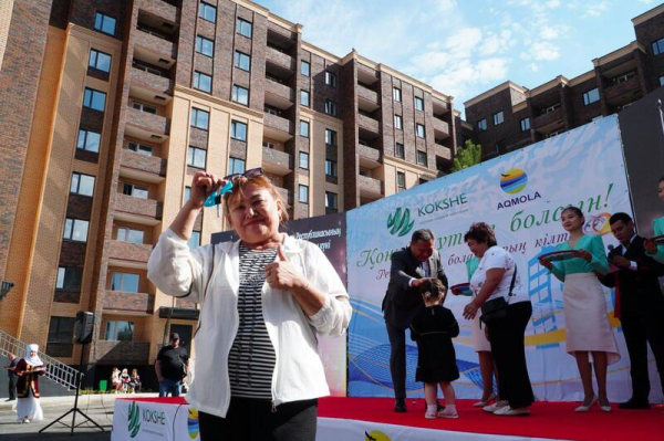 В Кокшетау 100 семей получили новые квартиры по программе реновации В Кокшетау 100 семей получили новые квартиры по программе реновации