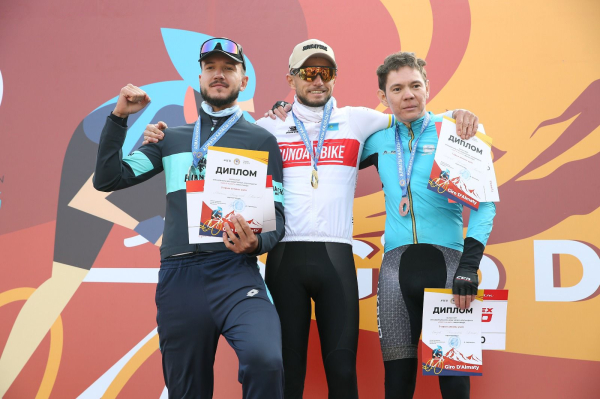 
Адреналин и вдохновение: более 200 человек участвовали в шоссейной гонке Giro d'Almaty 2025
