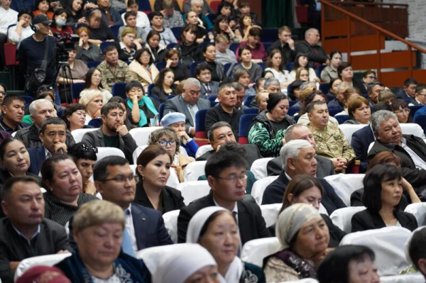 Марат Ахметжанов обсудил с жителями Атбасарского района итоги уборочной кампании и вопросы развития региона Марат Ахметжанов обсудил с жителями Атбасарского района итоги уборочной кампании и вопросы развития региона