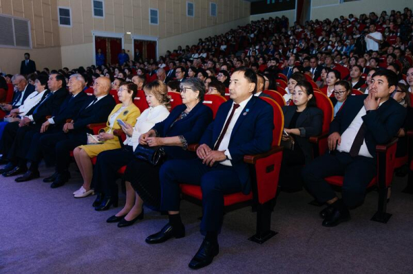 В Атырау наградили лучших работников сферы образования В Атырау наградили лучших работников сферы образования