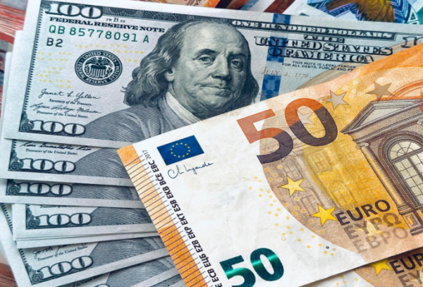 Доллар начал неделю с понижения Казахстане
 Доллар начал неделю с понижения Казахстане