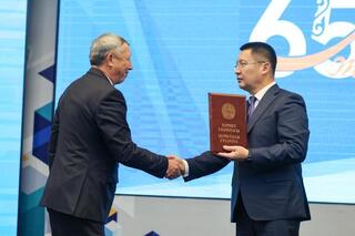 Аким Павлодарской области Асаин Байханов поздравил Торайгыров университет с 65-летием