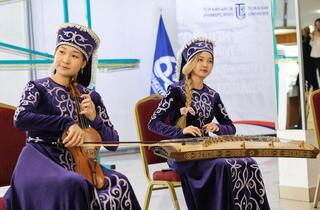 Аким Павлодарской области Асаин Байханов поздравил Торайгыров университет с 65-летием