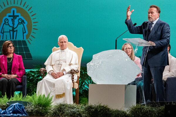 "Терминатор" на страже климата и гламурное хулиганство: самые яркие фотоновости "Терминатор" на страже климата и гламурное хулиганство: самые яркие фотоновости