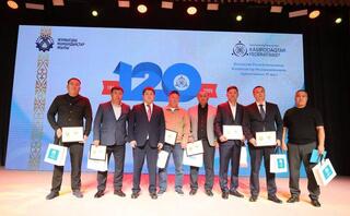 В Мангистау отметили 120-летие профсоюзного движения В Мангистау отметили 120-летие профсоюзного движения