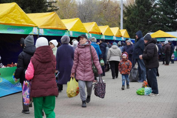 В Кокшетау прошла сельскохозяйственная ярмарка: представлено свыше 200 тонн фермерской продукции В Кокшетау прошла сельскохозяйственная ярмарка: представлено свыше 200 тонн фермерской продукции