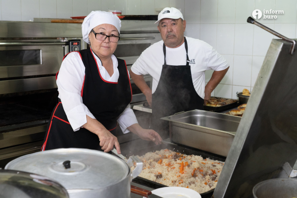 
Чем кормят в казахстанских школах после "оздоровления" детского меню – фоторепортаж Informburo
