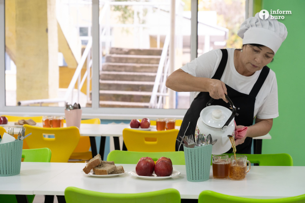 
Чем кормят в казахстанских школах после "оздоровления" детского меню – фоторепортаж Informburo
