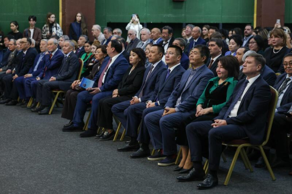 Аким Павлодарской области Асаин Байханов поздравил Торайгыров университет с 65-летием