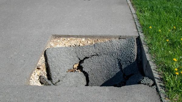 Одна яма – два инцидента: ответственного за состояние дорог наказали в Павлодаре
 
Одна яма – два инцидента: ответственного за состояние дорог наказали в Павлодаре