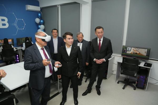 В Казахском национальном женском педуниверситете открыли научные центры будущего В Казахском национальном женском педуниверситете открыли научные центры будущего