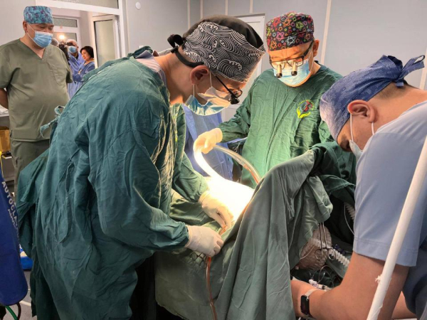 Казахстанские врачи провели высокотехнологичные операции в Узбекистане