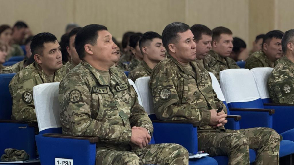 Замглавкома Силами воздушной обороны встретился с военнослужащими Алматы и Жетыгенского гарнизонов Замглавкома Силами воздушной обороны встретился с военнослужащими Алматы и Жетыгенского гарнизонов