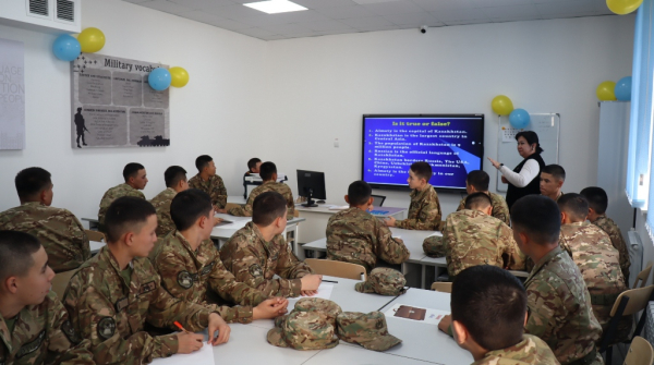 В военном колледже прошли дебаты и патриотические мероприятия в честь Дня Республики