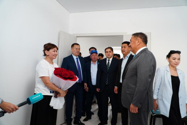 В Кокшетау 100 семей получили новые квартиры по программе реновации В Кокшетау 100 семей получили новые квартиры по программе реновации