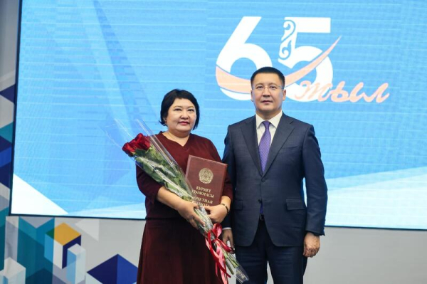 Аким Павлодарской области Асаин Байханов поздравил Торайгыров университет с 65-летием