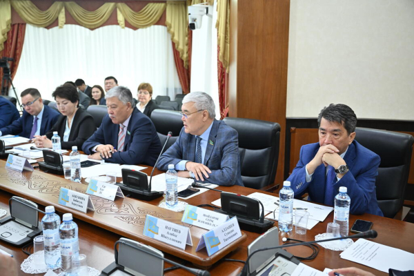 В Казахстане укрепляют связи между товаропроизводителями и потребителями В Казахстане укрепляют связи между товаропроизводителями и потребителями