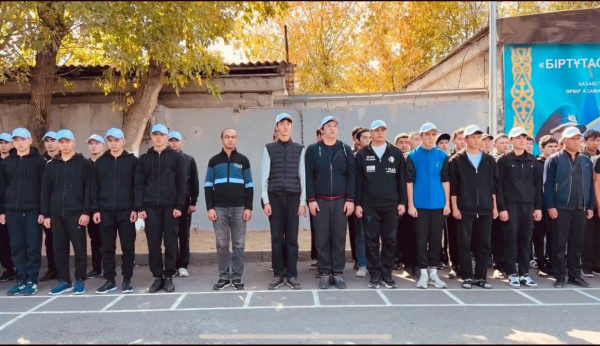 Из Шымкента в армию отправилась очередная команда призывников Из Шымкента в армию отправилась очередная команда призывников