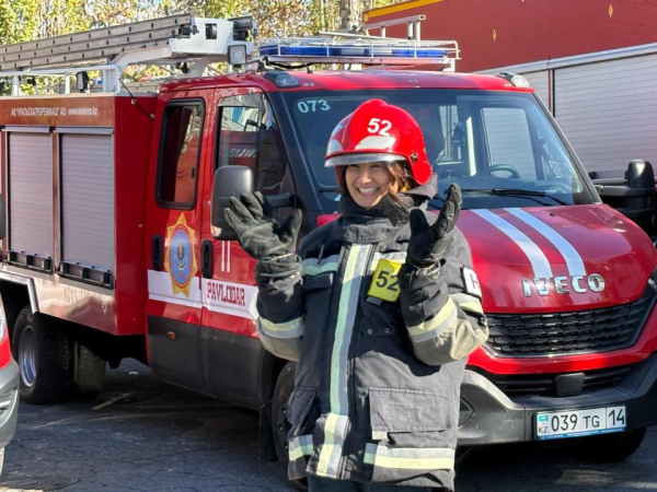 К юбилею МЧС казахстанцы знакомятся с профессией спасателя К юбилею МЧС казахстанцы знакомятся с профессией спасателя