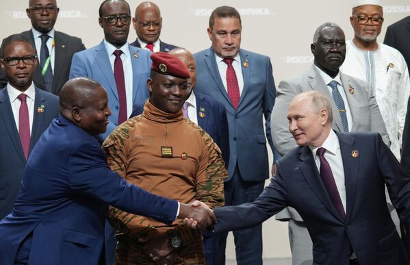 Путин отмечает День рождения: яркие фото из жизни российского лидера Путин отмечает День рождения: яркие фото из жизни российского лидера