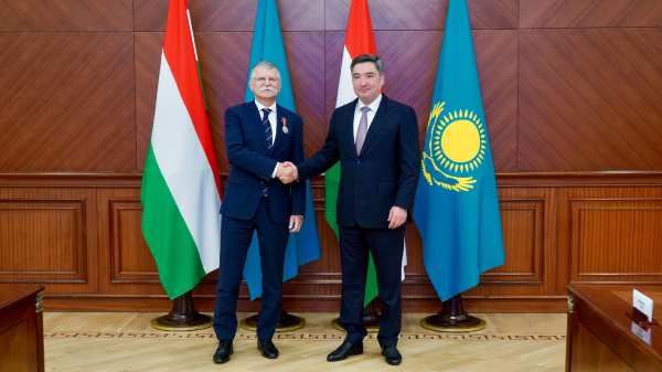 Казахстан и Венгрия договорились о развитии совместных производств