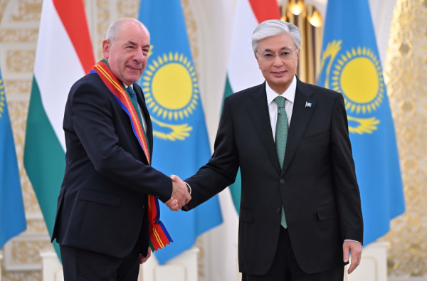 "Сотрудничество Востока и Запада приобретает особую ценность". О чём говорили президенты Казахстана и Венгрии
"Сотрудничество Востока и Запада приобретает особую ценность". О чём говорили президенты Казахстана и Венгрии