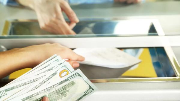 Курс доллара упал до 539 тенге на бирже перед выходными