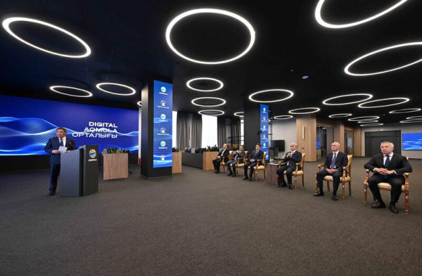 Глава государства посетил центр Digital Aqmola