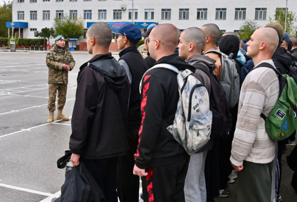 Более 600 солдат пополнят десантно-штурмовую бригаду Конаевского гарнизона Более 600 солдат пополнят десантно-штурмовую бригаду Конаевского гарнизона