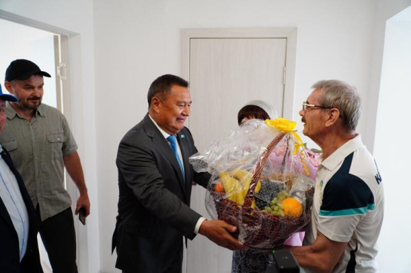 В Кокшетау 100 семей получили новые квартиры по программе реновации В Кокшетау 100 семей получили новые квартиры по программе реновации