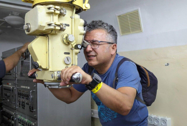 Легендарный "Буран" показали автотуристам из России, Турции и других стран на Байконуре Легендарный "Буран" показали автотуристам из России, Турции и других стран на Байконуре