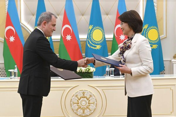 15 документов о сотрудничестве подписали Казахстан и Азербайджан