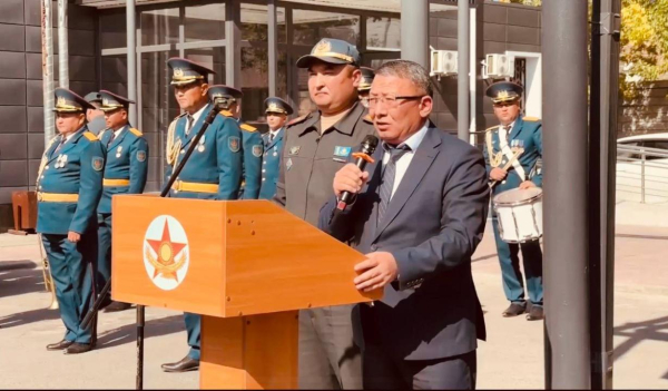 Из Шымкента в армию отправилась очередная команда призывников Из Шымкента в армию отправилась очередная команда призывников