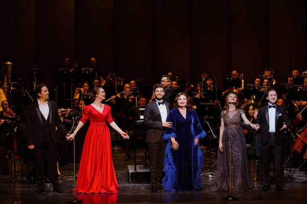 Заслуженная артистка России Альбина Шагимуратова выступила в "Астана Опера" Заслуженная артистка России Альбина Шагимуратова выступила в "Астана Опера"