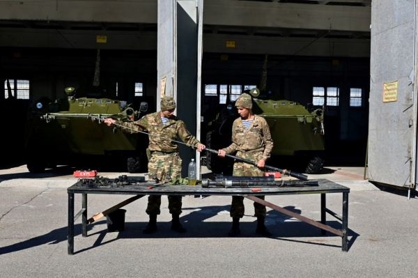 В Десантно-штурмовой бригаде Конаевского гарнизона стартовал перевод техники на зимний период эксплуатации В Десантно-штурмовой бригаде Конаевского гарнизона стартовал перевод техники на зимний период эксплуатации