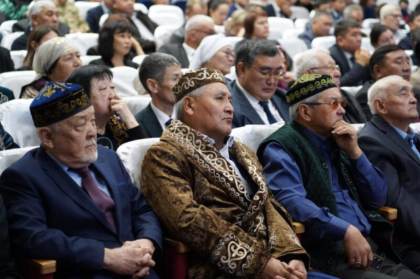 Марат Ахметжанов обсудил с жителями Атбасарского района итоги уборочной кампании и вопросы развития региона Марат Ахметжанов обсудил с жителями Атбасарского района итоги уборочной кампании и вопросы развития региона