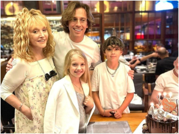 Детей Пугачевой и Галкина могут лишить возможности получения гражданства России
Детей Пугачевой и Галкина могут лишить возможности получения гражданства России