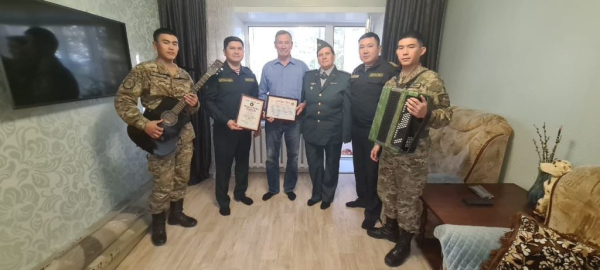 Военнослужащие воинской части 5451 поздравили ветеранов с Днём пожилых людей Военнослужащие воинской части 5451 поздравили ветеранов с Днём пожилых людей