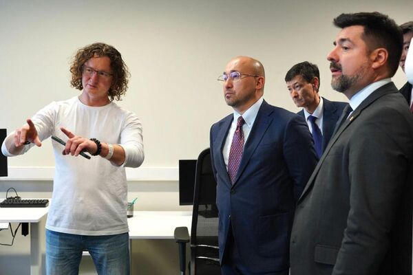 Казахстан заинтересован в обучении специалистов в "Сколково" - Даурен Абаев Казахстан заинтересован в обучении специалистов в "Сколково" - Даурен Абаев