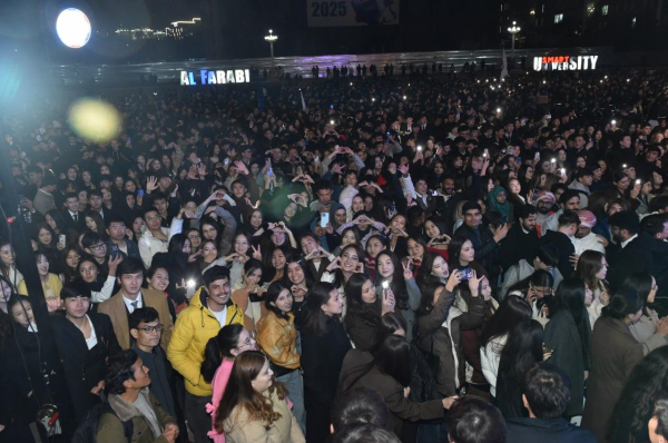 В КазНУ имени аль-Фараби прошла первая церемония посвящения в студенты с участием ИИ