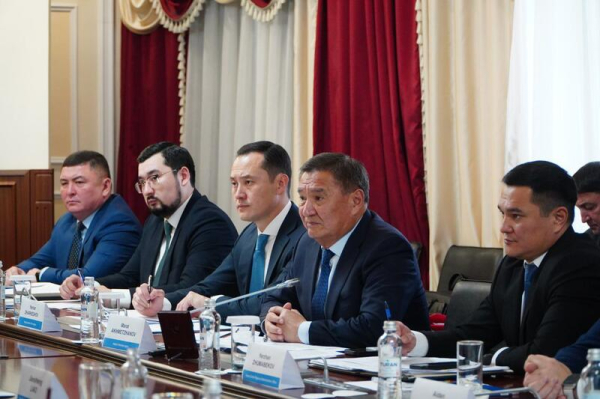 Аким Акмолинской области Марат Ахметжанов провёл встречу с председателем Совета директоров компании «Zijin Mining Group Co., Ltd.» Чэнь Цзинхэ Аким Акмолинской области Марат Ахметжанов провёл встречу с председателем Совета директоров компании «Zijin Mining Group Co., Ltd.» Чэнь Цзинхэ