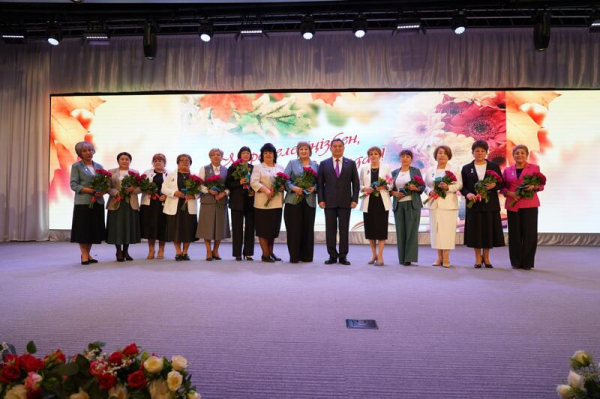 Лучшие педагоги Акмолинской области получили признание и награды ко Дню учителя