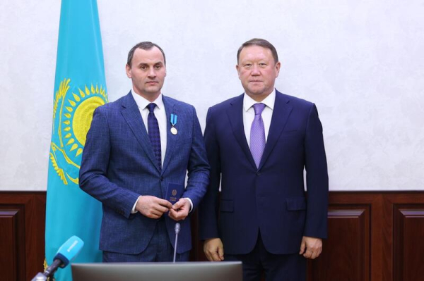 В Костанае состоялось награждение ко Дню машиностроителя и 30-летию Конституции Республики Казахстан В Костанае состоялось награждение ко Дню машиностроителя и 30-летию Конституции Республики Казахстан