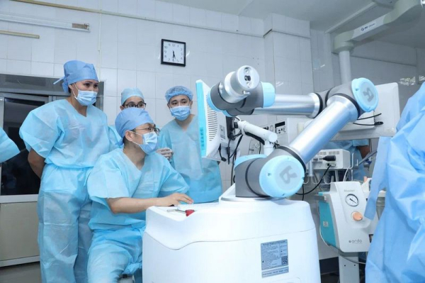 
Операции на мозге с помощью роботизированной руки начнут проводить в Казахстане
