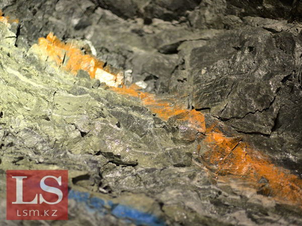 В Казахстане намерены усилить контроль за вывозом сырья с драгметаллами В Казахстане намерены усилить контроль за вывозом сырья с драгметаллами